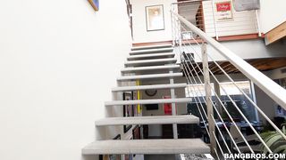 Csöcsös világos szőke picsa popsiba kefélve