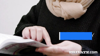 Brittany Bardot egy fiatal fiú dugja popóba