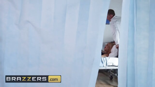 Brazzers - Bonnie Rotten análjában az óriás örömrúd