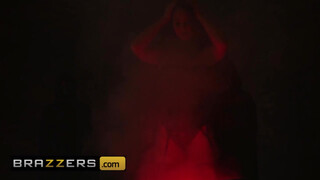 Brazzers - Ariella Ferrera és Isis Love szopkodják egymást