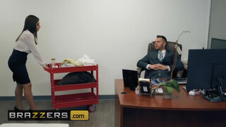 Brazzers - Ella Knox az óriás cicis latina nőci
