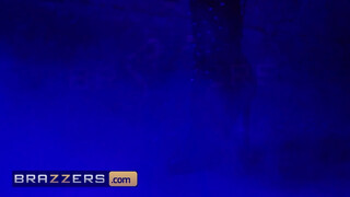 Brazzers - Cherie Deville seggluka is bekúrva
