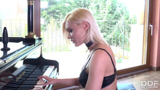 Kitana Lure három krapekkal kefél