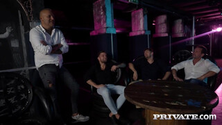 Private com - Tiffany Rousso és Cherry Kiss négy hapsival közösül