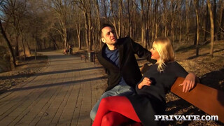 Private com - Zlata Shine a dögös méretes tőgyes milf